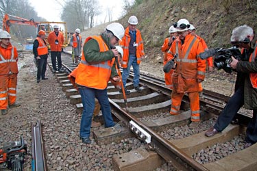 Assembling and maintenance of railway fish plate